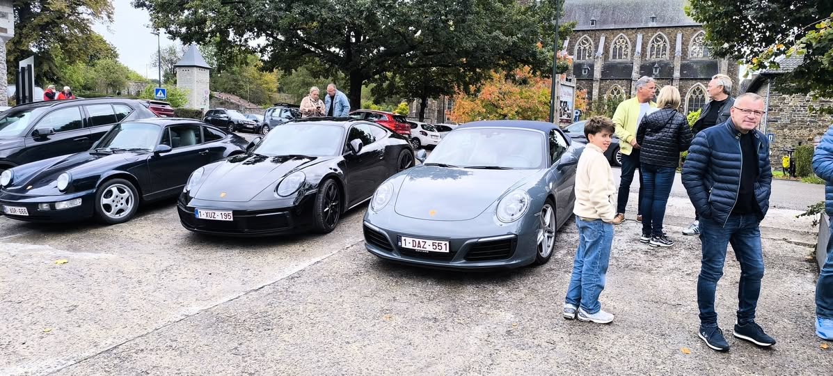 Les voitures de la sortie